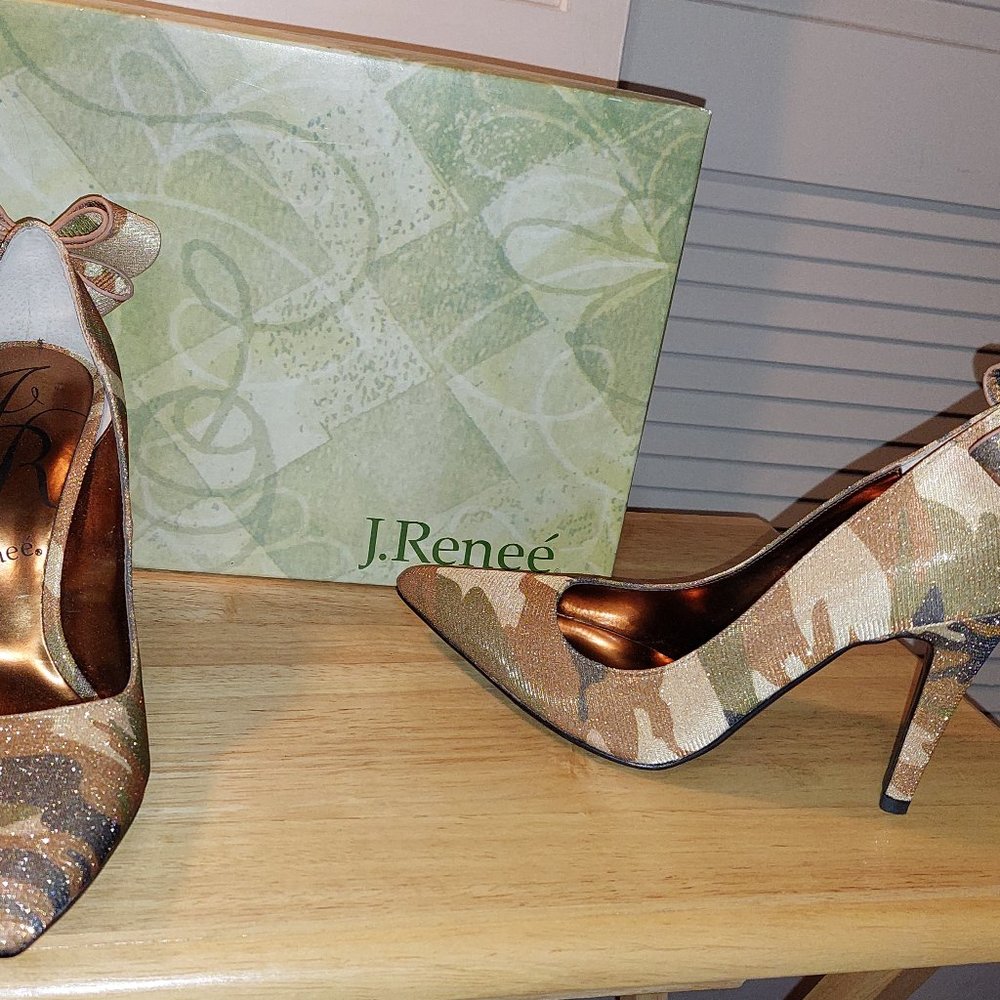 Lady's shoes